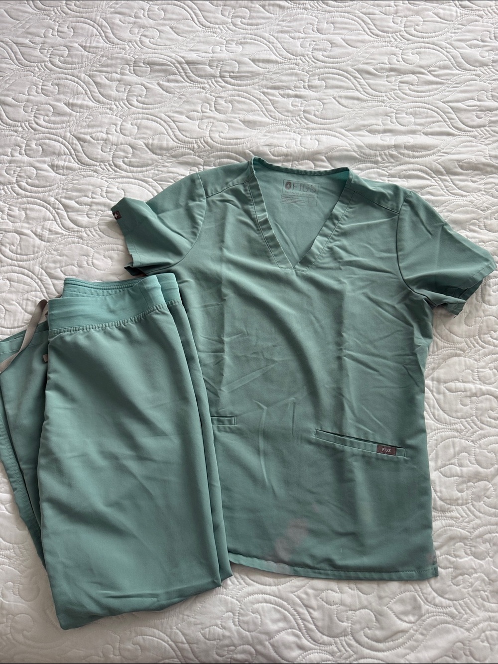 Figs Mint Green V-Neck Scrub Top and Drawstring Pants